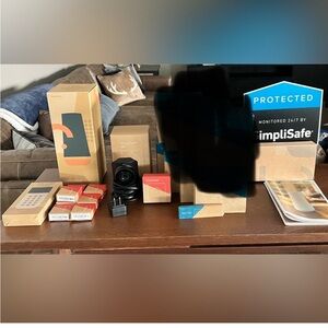 SimpliSafe Security System - NO SMOKE DETECTORS